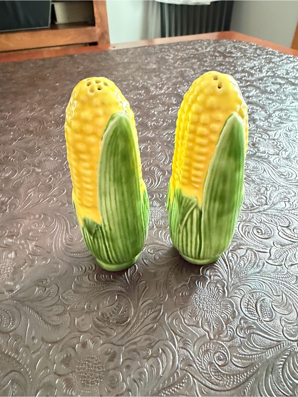 Vintage Corn-Shaped Ceramic Salt and Pepper Shakers - Yellow Green.